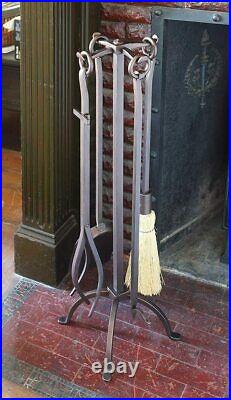 Minuteman Intl. English Country 5-pc Wrought Iron Fireplace Tool Set, Bronze