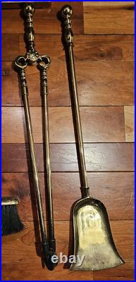 Virginia Metalcrafters 5 Pieces Fireplace Tool Set Sand Cast Brass Willamsburg